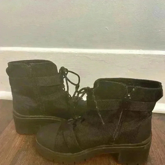 Limelight Girls sz‎ 2 Canvas Combat Boots Buckle Front Zip 2” Heel Deep Tread - Picture 5 of 13